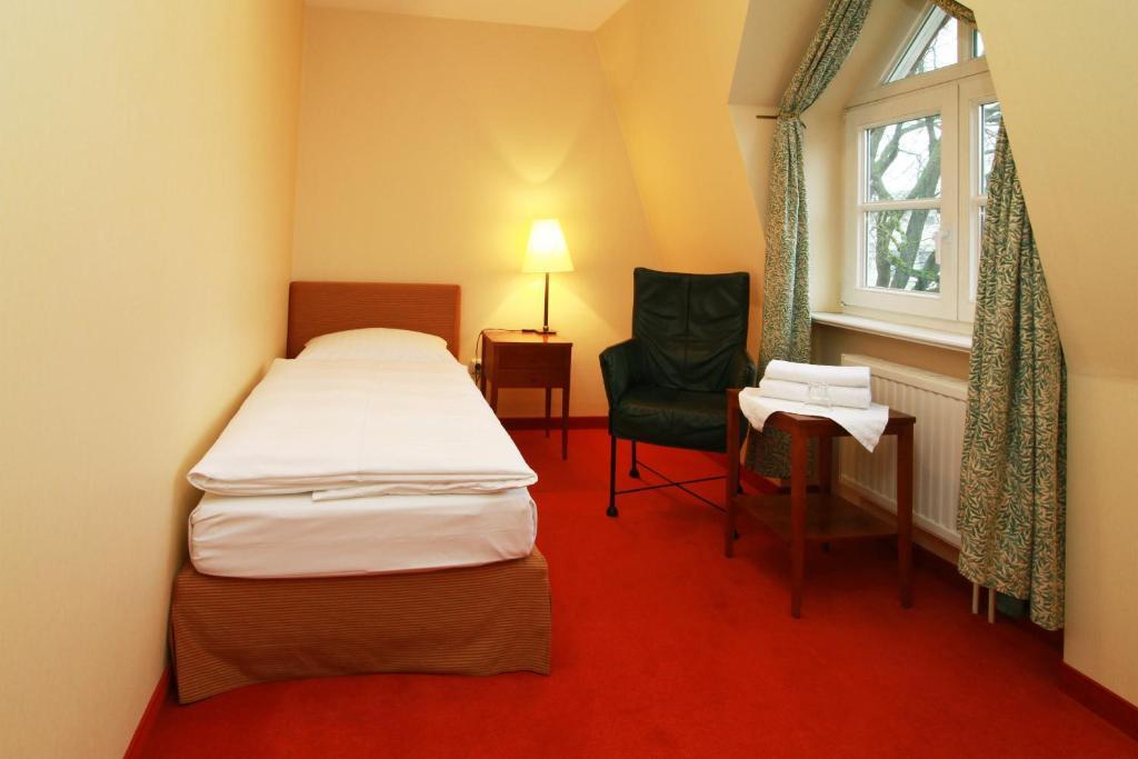 Romantik Hotel Kaufmannshof Bergen Auf Rugen Ruang foto
