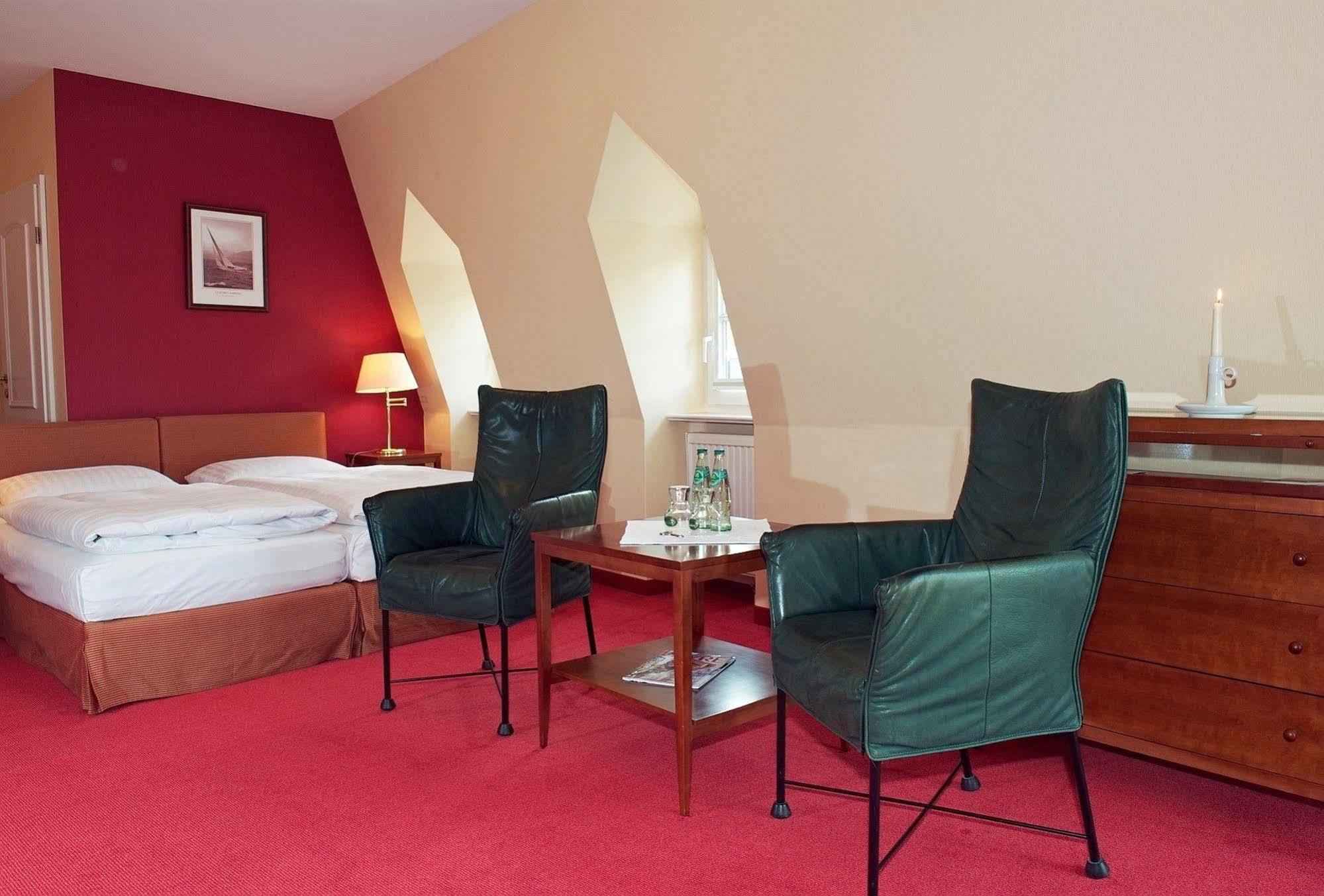 Romantik Hotel Kaufmannshof Bergen Auf Rugen Bagian luar foto